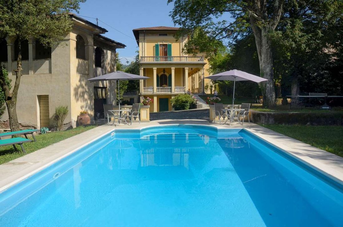Villa in Barga, Tuscany, Italy 1 - 12584618