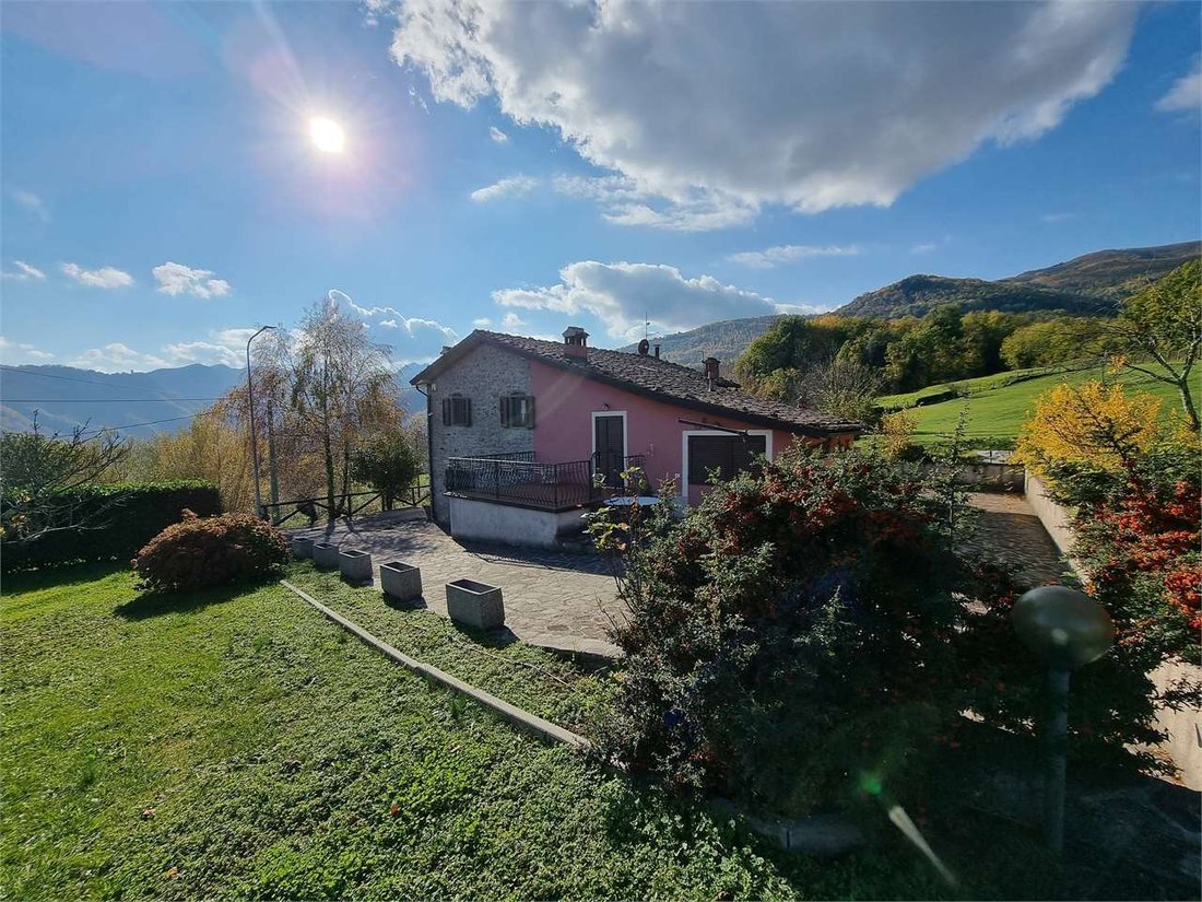Estate in Castelnuovo di Garfagnana, Tuscany, Italy 2 - 12584862