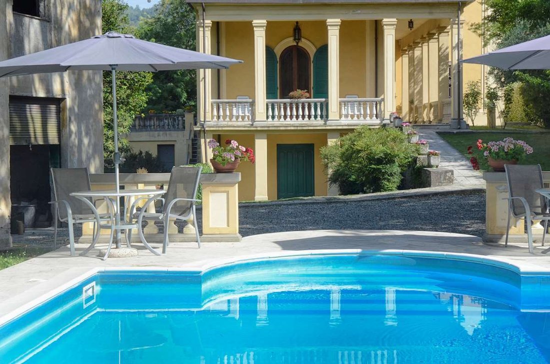 Villa in Barga, Tuscany, Italy 4 - 12584618