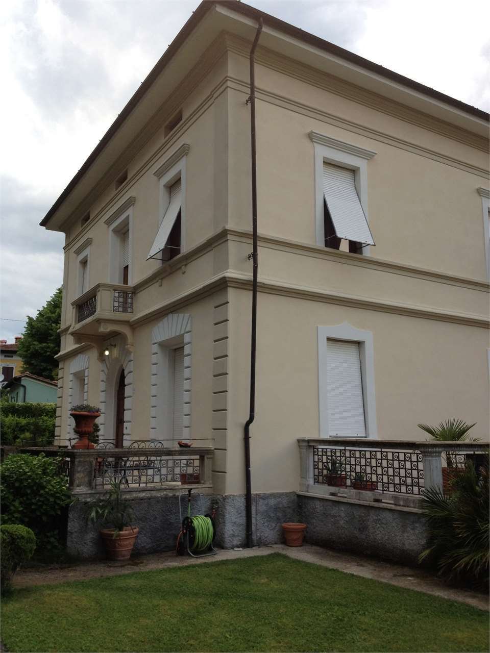 Villa in Barga, Tuscany, Italy 4 - 12584725
