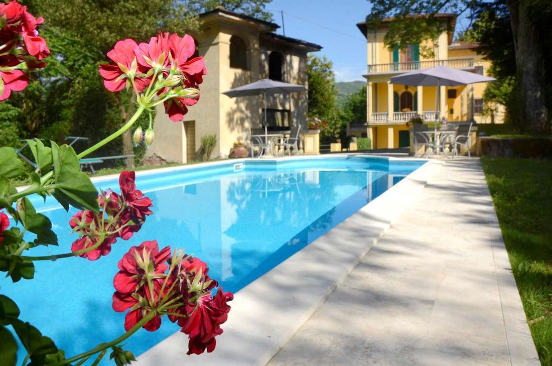 Villa in Barga, Tuscany, Italy 2 - 12584618