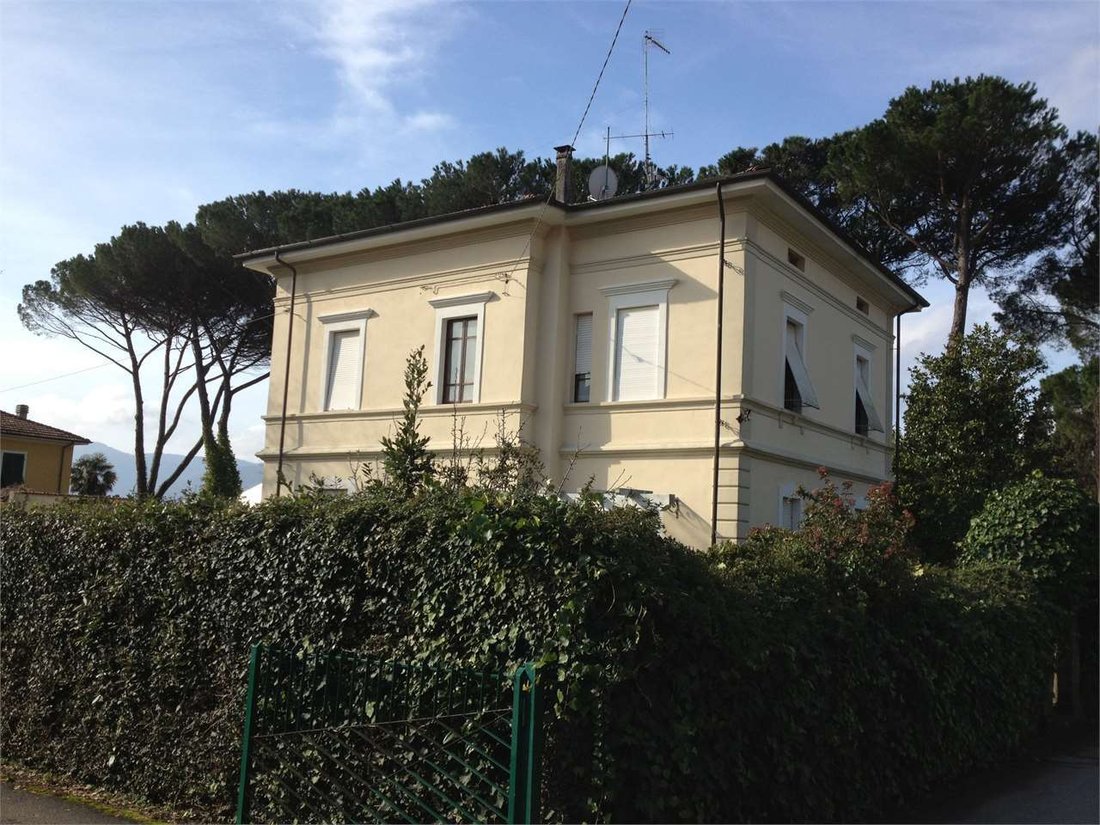 Villa in Barga, Tuscany, Italy 1 - 12584725
