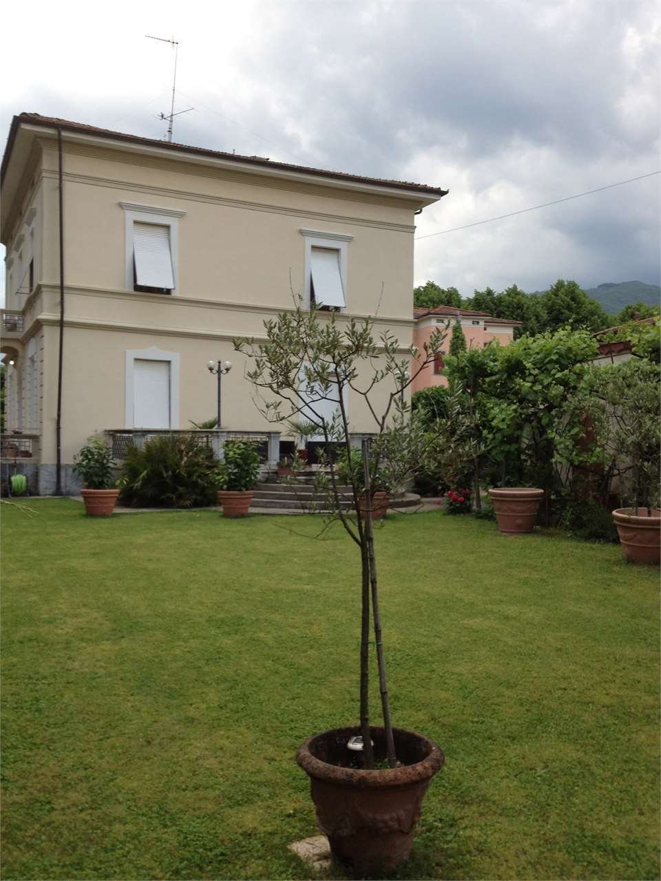 Villa in Barga, Tuscany, Italy 3 - 12584725