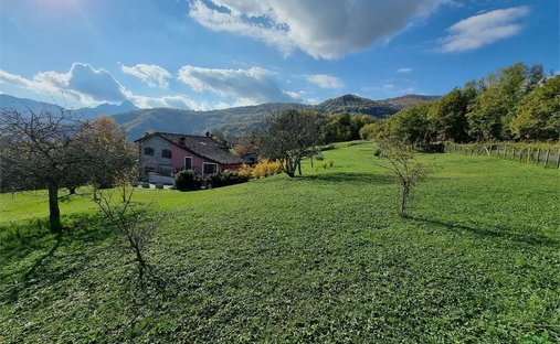 Estate in Castelnuovo di Garfagnana, Tuscany, Italy 1