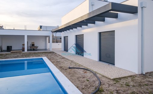 House in Azeitao (Sao Lourenco e Sao Simao), Setubal, Portugal 1