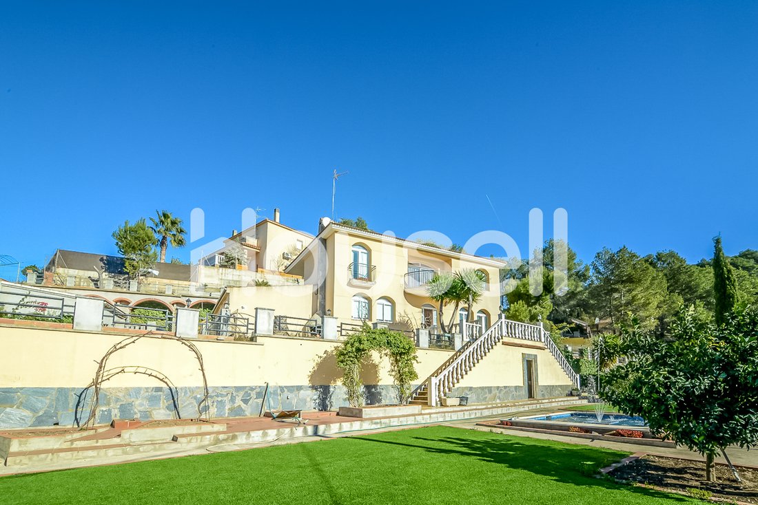 Villa For Sale Of 402 M² (402 Sqm) Ronda Gaudí, 08811 Dans Barcelone