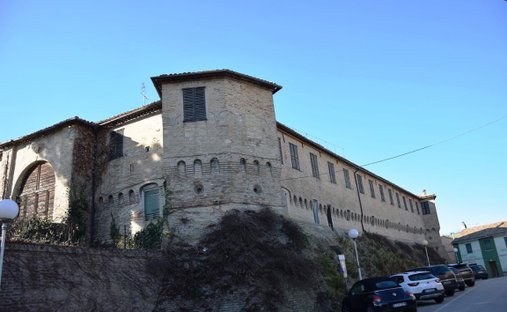 Schloss in Monte Porzio, Marken, Italien 1