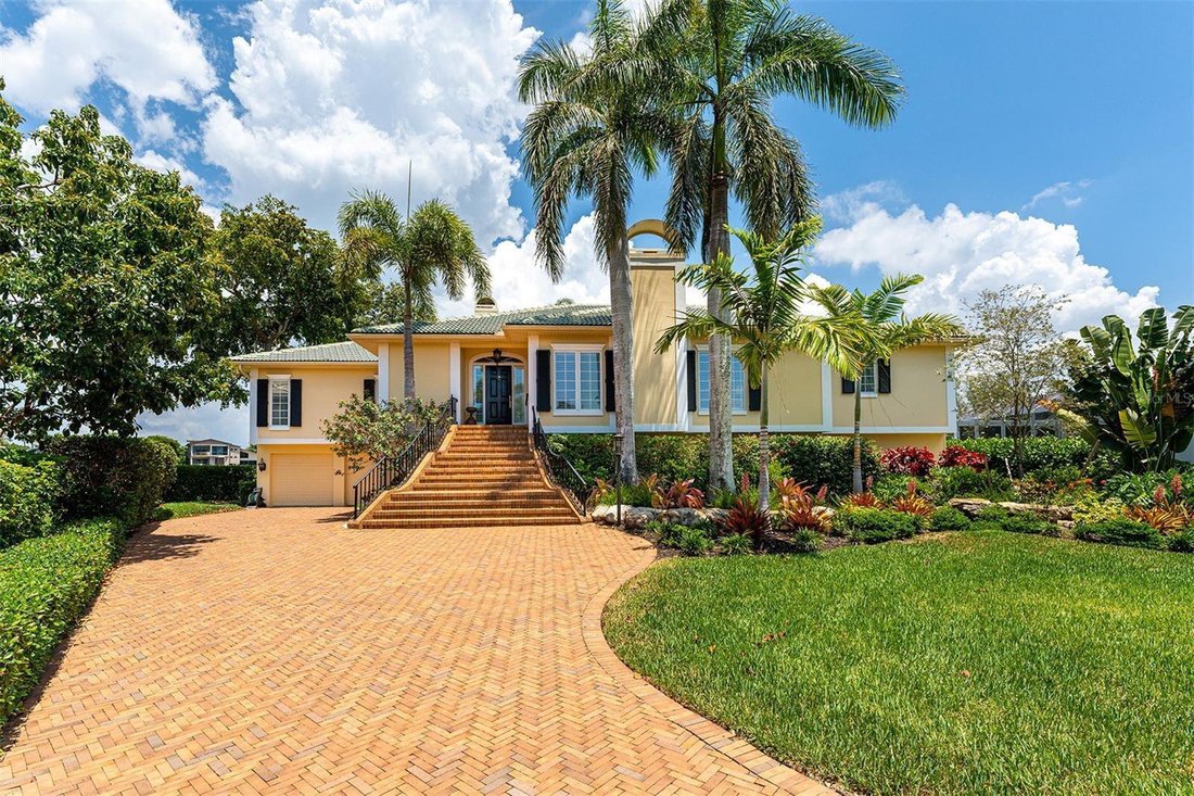 Casa Bien Mantenida De Un Nivel Frente En Longboat Key, Florida