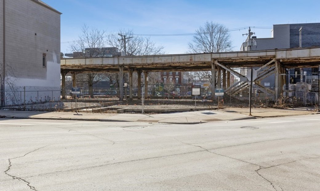 935 W Willow Street In Chicago, Illinois, United States For Sale (12586570)