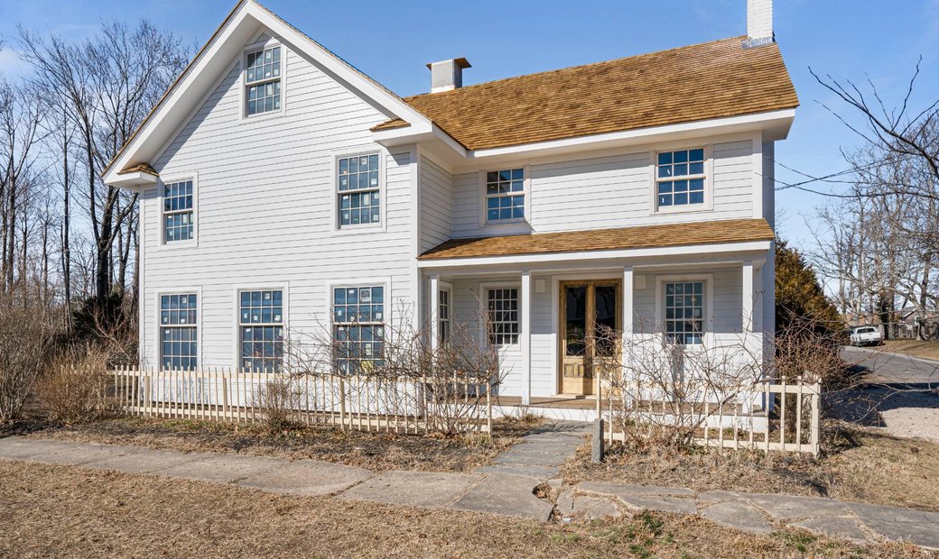 New Suffolk Beach House In New Suffolk, New York, United States For Sale (12588713)