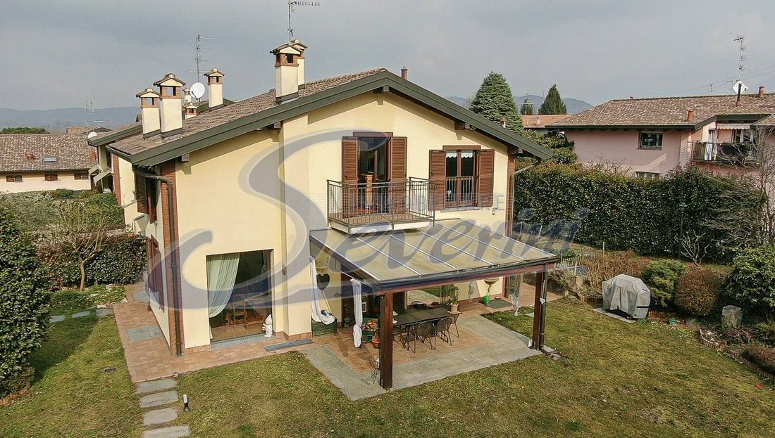 Terraced House For Sale In Como In Grandate, Lombardia, Italia In