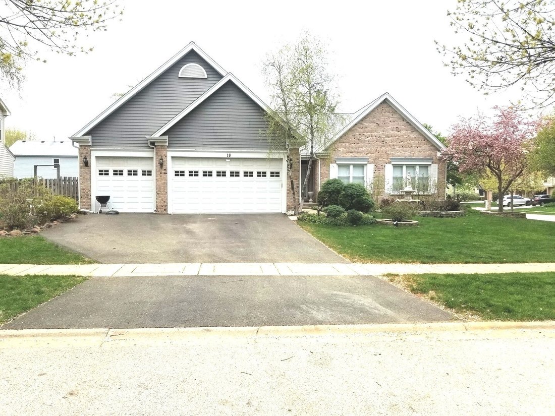 6 Bedrooms Single Family Attached In Schaumburg, Illinois, United