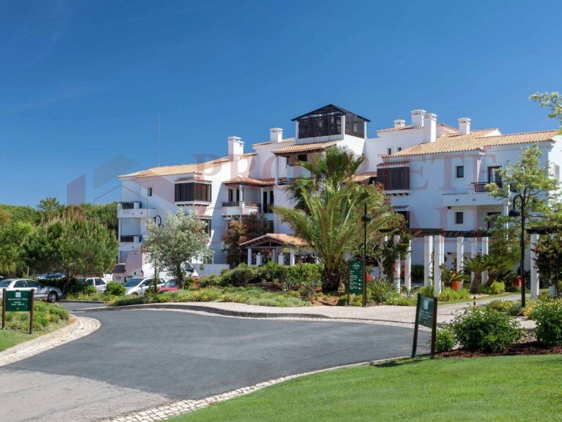 Fully Renovated 2 And 3 Bedroom Apartments In Olhos De água, Algarve