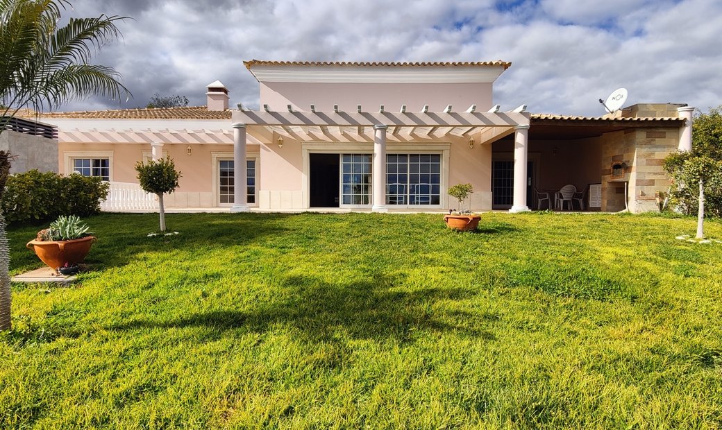 Moradia T4 Isolada Em Moncarapacho In Moncarapacho, Algarve, Portugal