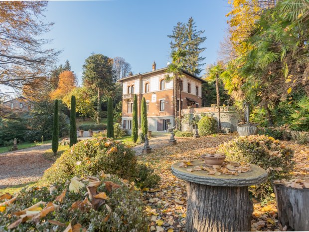 Luxury Villas With Terrace For Sale In Venegono Superiore, Lombardy ...