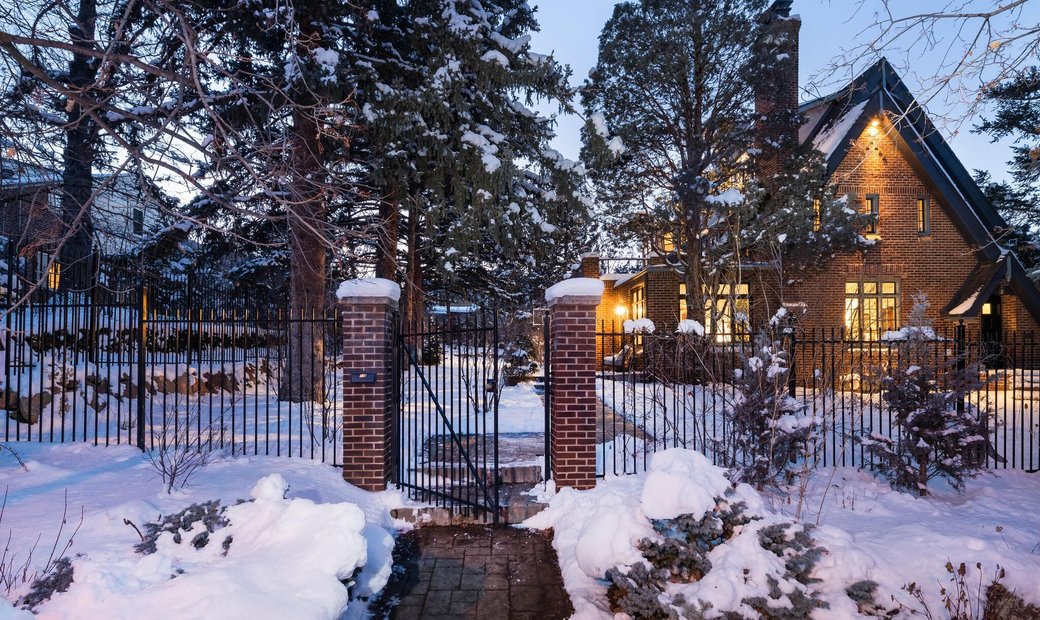 Stately And Modernized 1920's Tudor Estate Dans Boulder, Colorado