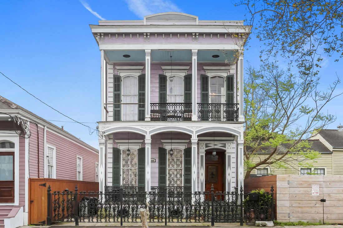 2408 Dauphine In New Orleans Louisiana - 1100xxs 