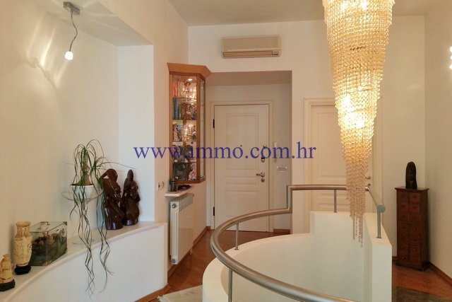House in Gradski kotar Grad, Split, Split-Dalmatia County 4 - 12596165