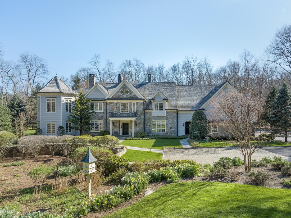 Classically Elegant Custom Colonial In Greenwich, Ct, United States For