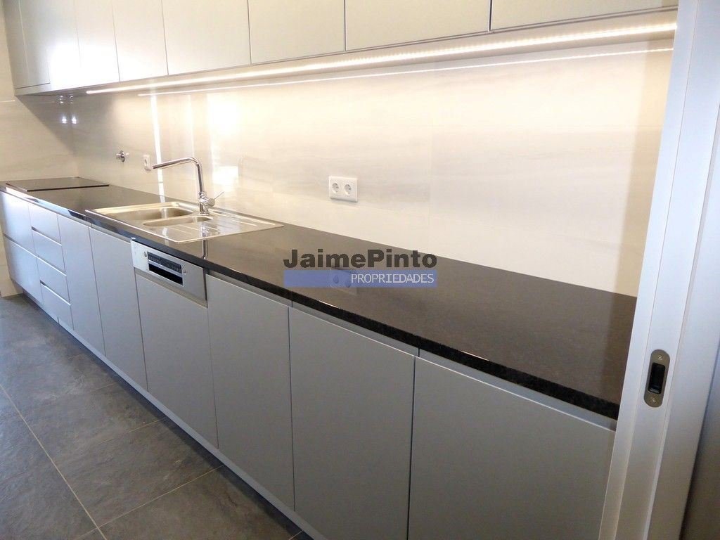 Apartment in Cedofeita, Santo Ildefonso, Se, Miragaia, Sao Nicolau e Vitoria, Porto District, Portugal 2 - 12598386
