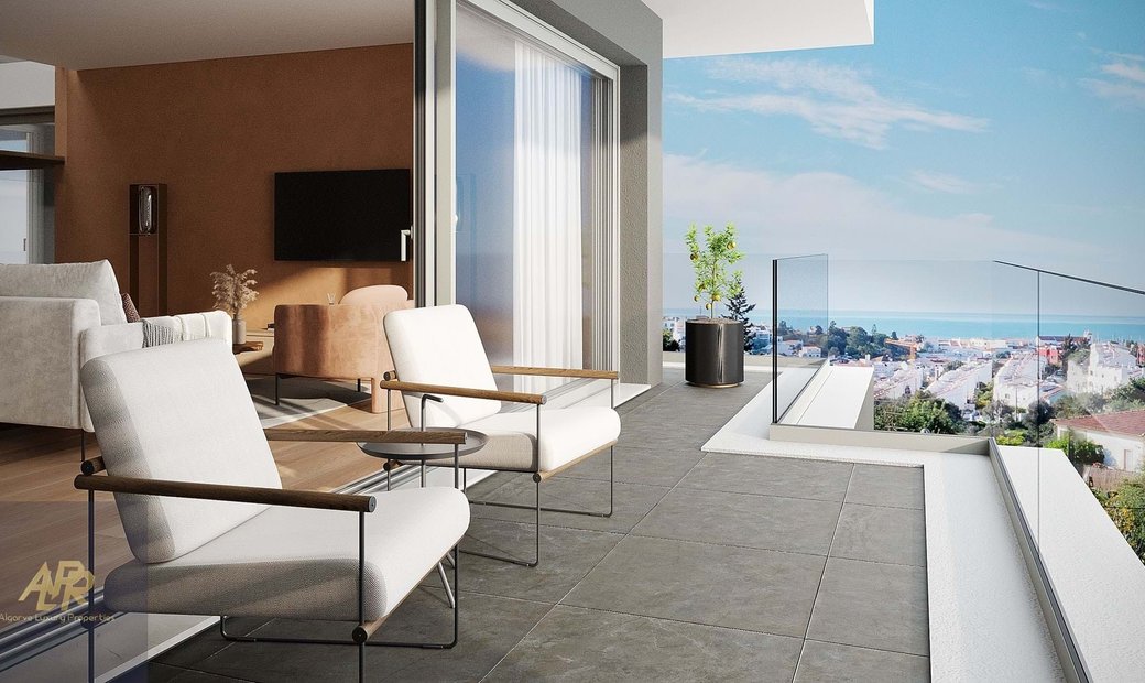 3 Bedroom Apartment With Triple Exposure In Ferragudo, Algarve