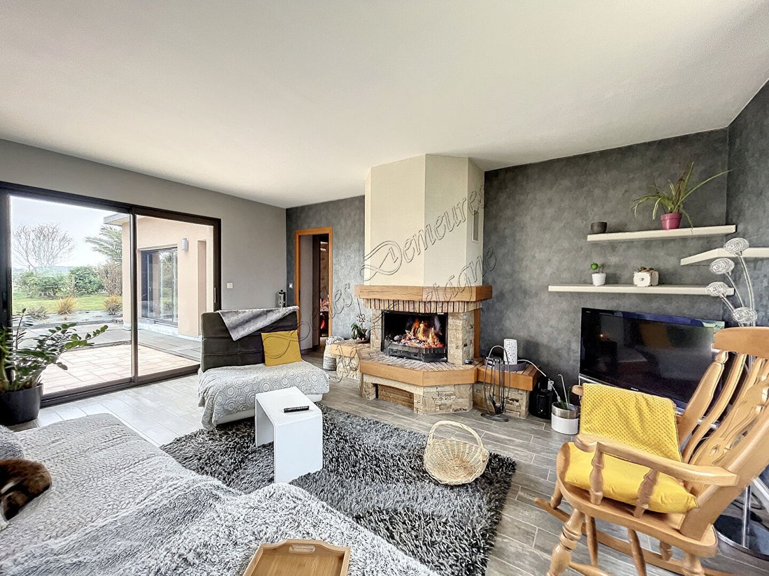 For Sale Villa With Outbuilding 500 M From The In Carantec, Brittany