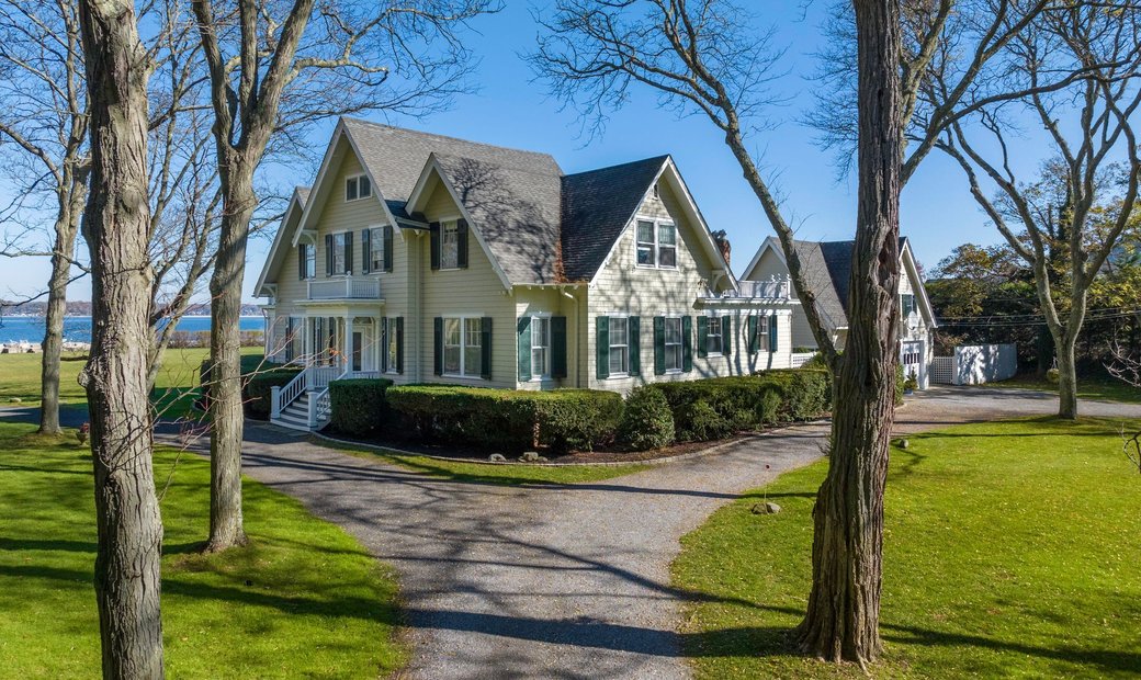 13 Beach Road, Halesite, Ny 11743 In Halesite, New York, United States