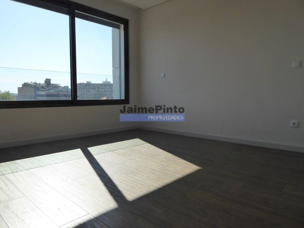 Apartment in Cedofeita, Santo Ildefonso, Se, Miragaia, Sao Nicolau e Vitoria, Porto District, Portugal 3 - 12598386