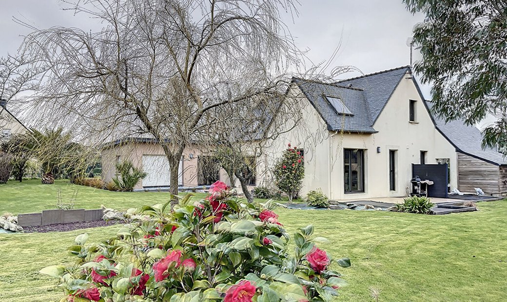 For Sale Villa With Outbuilding 500 M From The In Carantec, Brittany