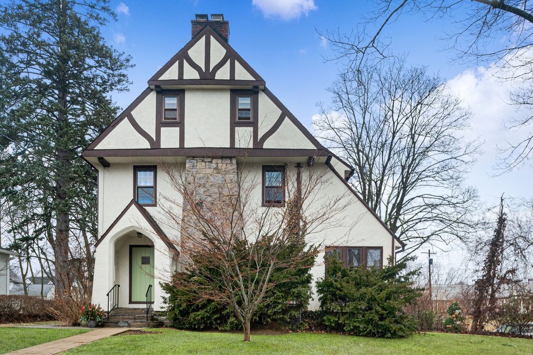 Charming And Sun Filled Tudor In Scarsdale, New York, United States For