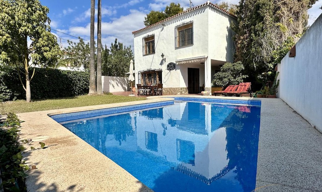 Playa Del Albir Villa In L'alfàs Del Pi, Valencian Community, Spain For