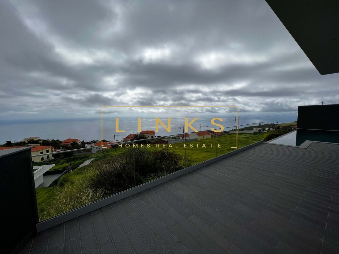 Villa in Estreito da Calheta, Madeira, Portugal 2 - 12596350