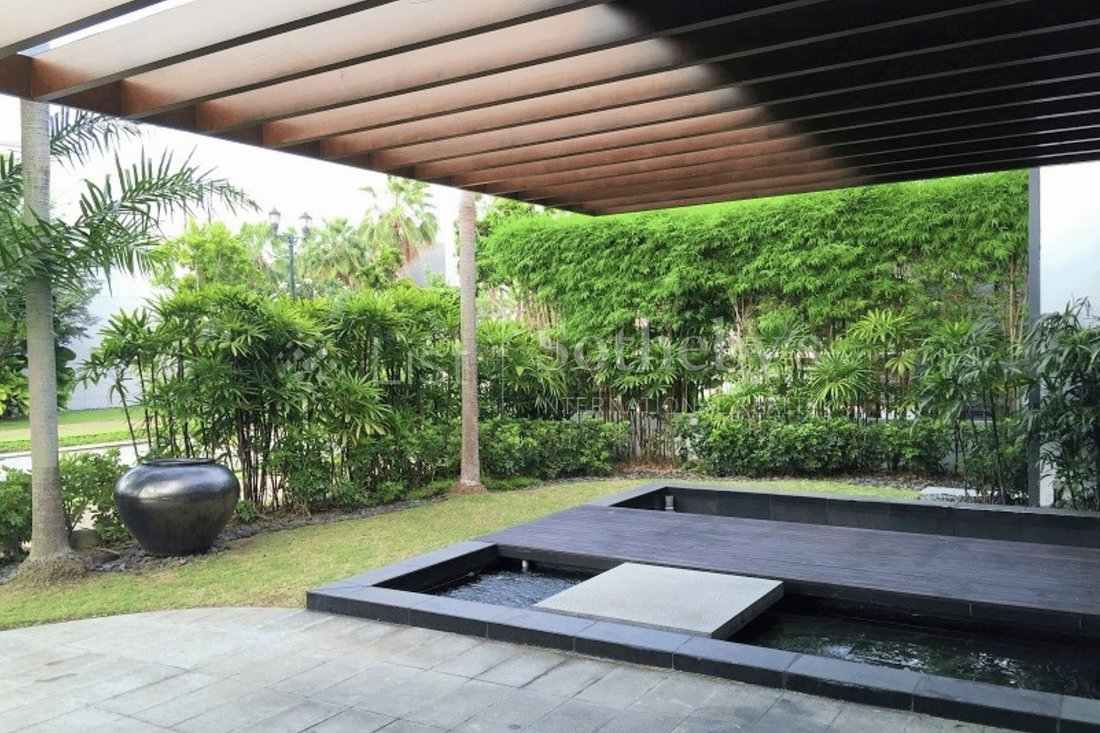 A Rare Gem Located On The Prestigious Island In Singapore For Sale ...