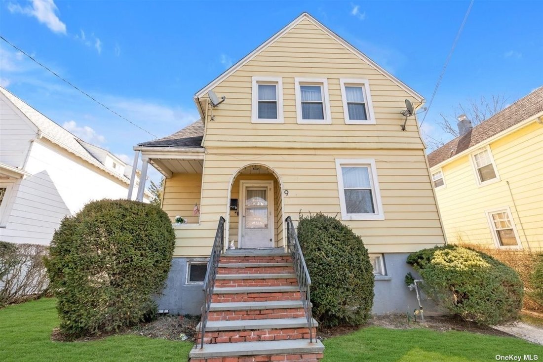 House Port Washington In Port Washington, New York, United States For