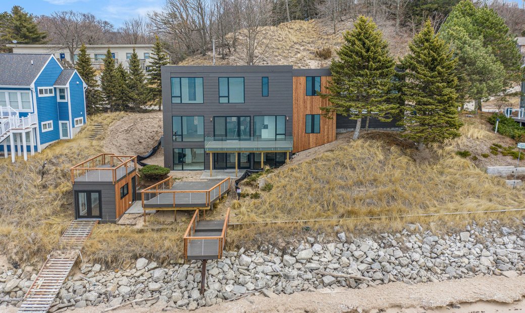 5 Bedrooms Single Family In Fruitport Charter Township, Michigan, United States For Sale (12602525)