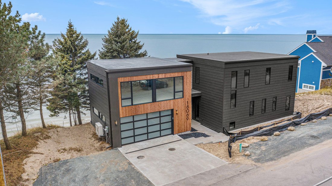 5 Bedrooms Single Family In Fruitport Charter Township, Michigan, United States For Sale (12602525)