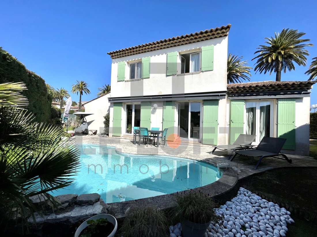 4 Room House Of 93 M² In Fréjus, Provence Alpes Côte D'azur, France For