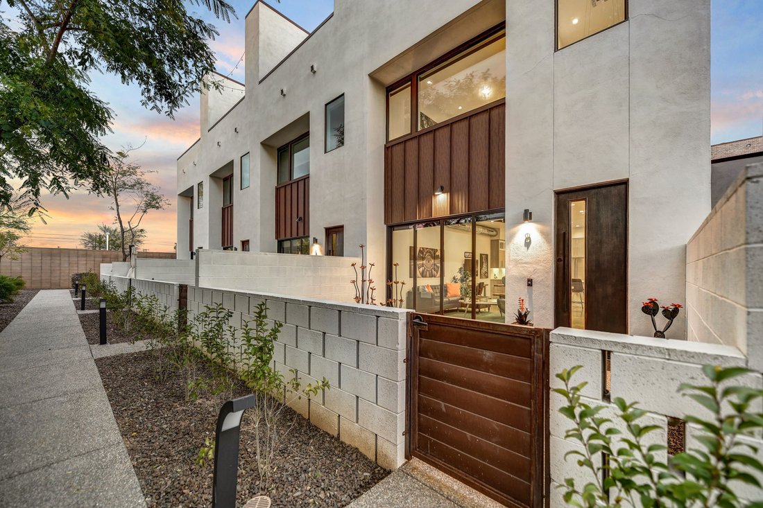 Uptown Row In Phoenix, Arizona, United States For Sale (12607904)