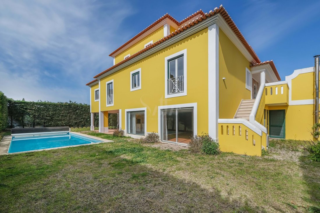 5 Bedroom Villa With Garden And Pool In Birre, In Cascais, Lisbon