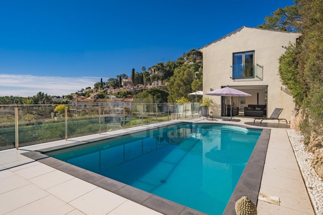 Villa in Villefranche-sur-Mer, Provence-Alpes-Côte d'Azur, France 4 - 12597145