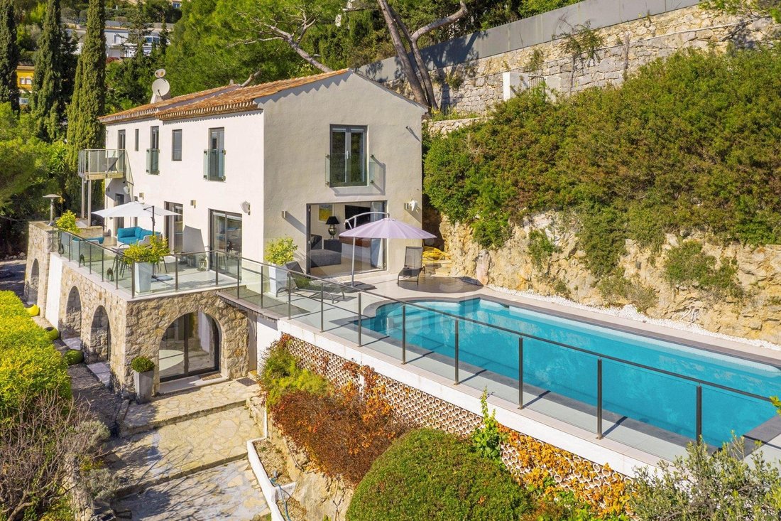 Villa in Villefranche-sur-Mer, Provence-Alpes-Côte d'Azur, France 1 - 12597145
