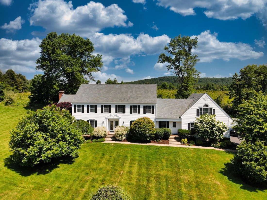 Sprawling 6 Bedroom In Flemington, New Jersey, United States For Sale