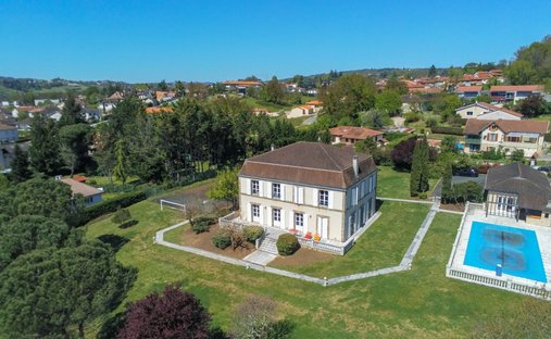 House in Zone Rurale, Figeac, France 1