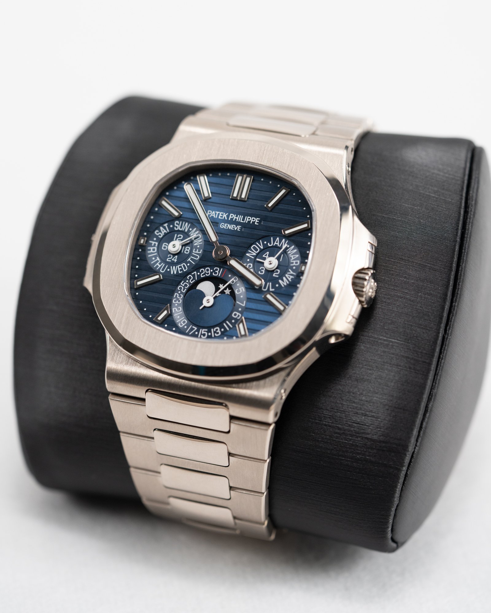 Patek Philippe Nautilus 5740/1G-001 Perpetual Calendar Moonphase 2018 | Luxury Watches