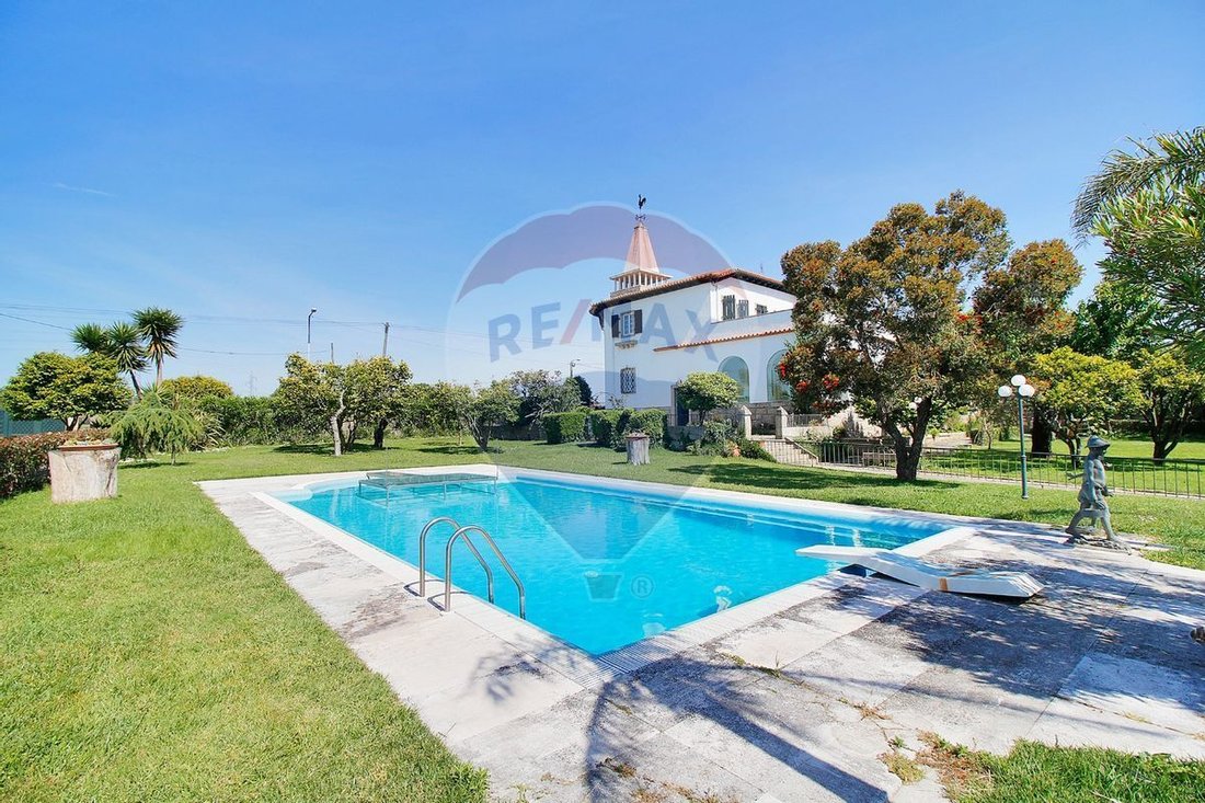 Farm T4 For Sale In Cidade Da Maia, Maia En Maia, Distrito De Oporto