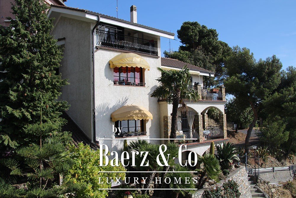 Villa in City Center, Ventimiglia, Liguria 2 - 12156434
