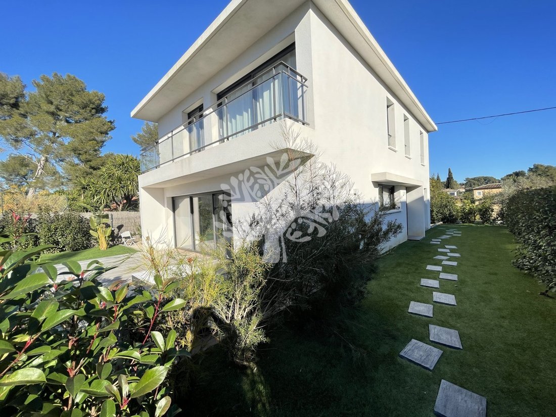 House in Sanary-sur-Mer, Provence-Alpes-Côte d'Azur, France 2 - 12612121