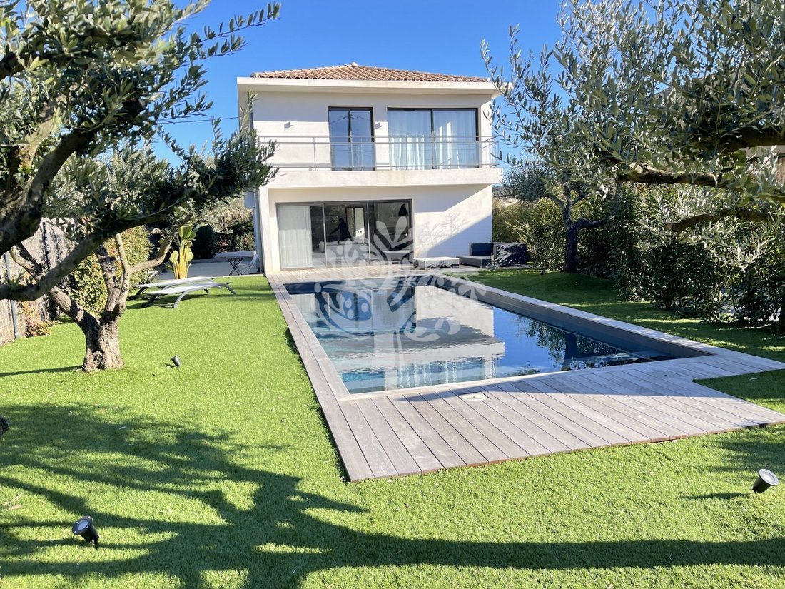 House in Sanary-sur-Mer, Provence-Alpes-Côte d'Azur, France 1 - 12612121