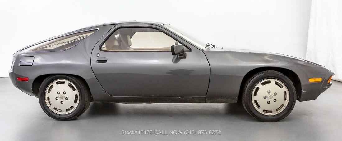 Porsche 928 in Los Angeles, CA 4 - 12611971