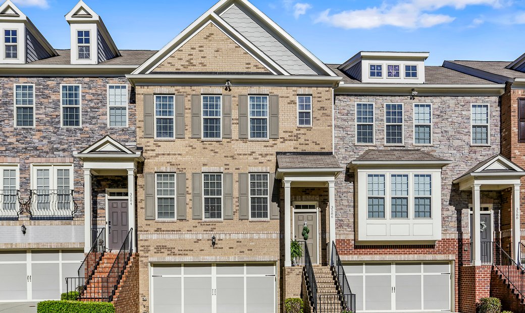 Move In Ready Brick Townhome In In Brookhaven, United States